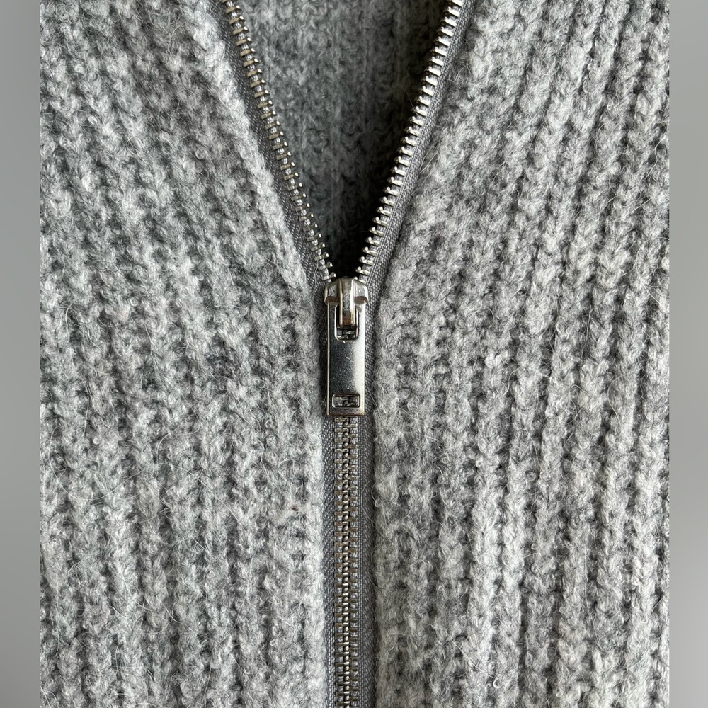 H&M | Ribbed Knit Zip Sweater - Picture 7 of 16